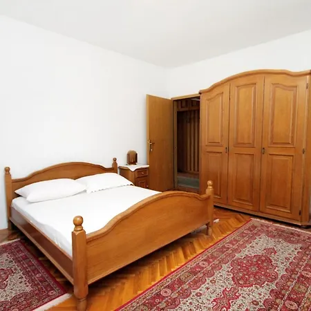 Apartment Apartments With A Parking Space Selce, Crikvenica - 5496 *